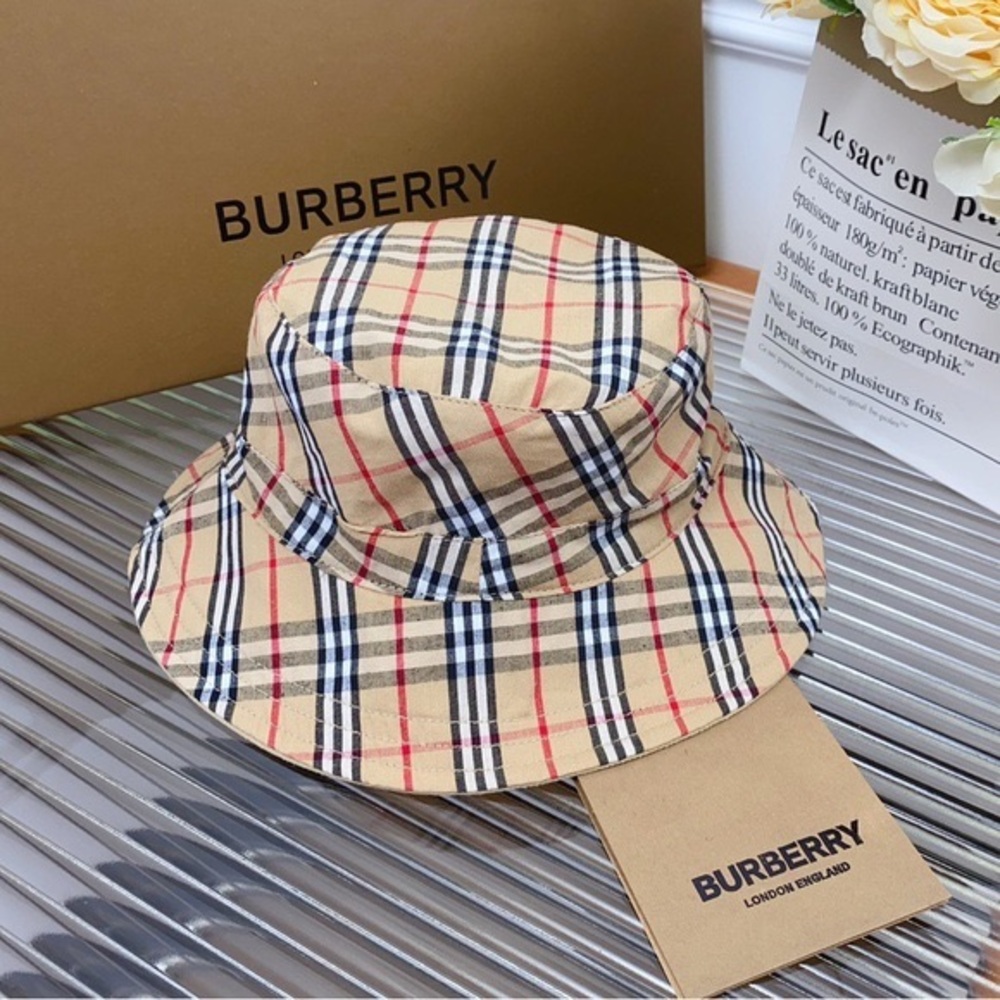Classic Burberry double-sided bucket hat